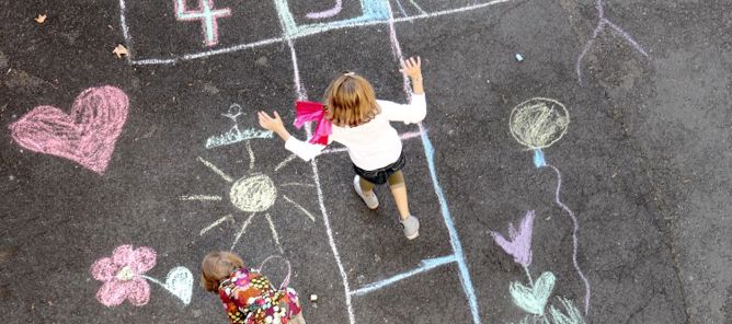 Foto: NTB scanpix Credit: Oslo kommune Barn hopper paradis.